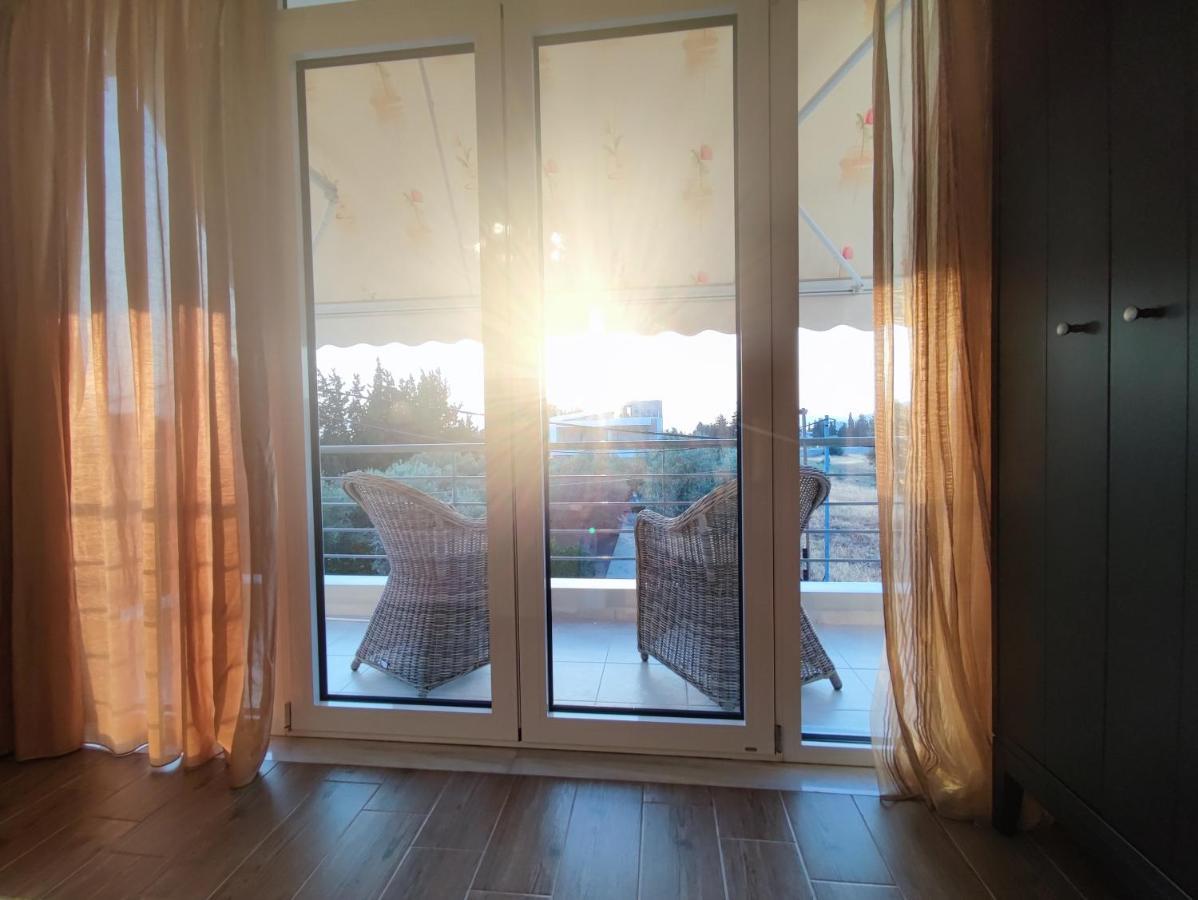 The Bright House A Two-Storey Maisonette In Loutraki Экстерьер фото
